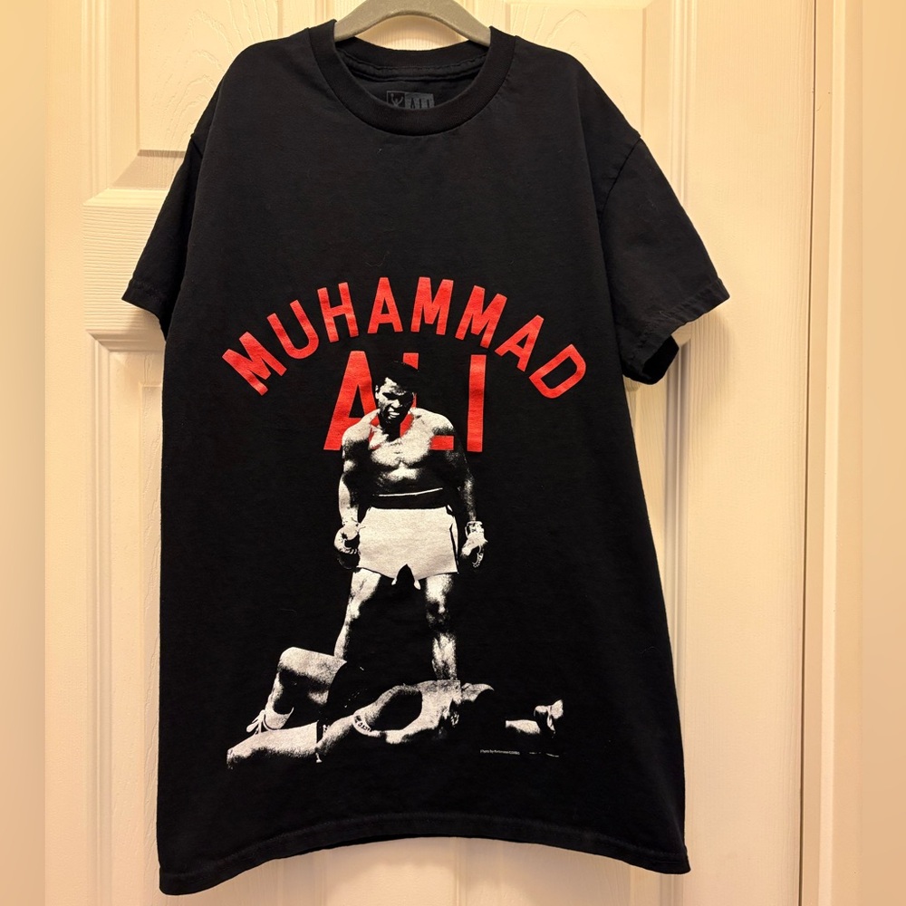 SALE - NWOT Men's Black Muhammad Ali Graphic Tee (S)